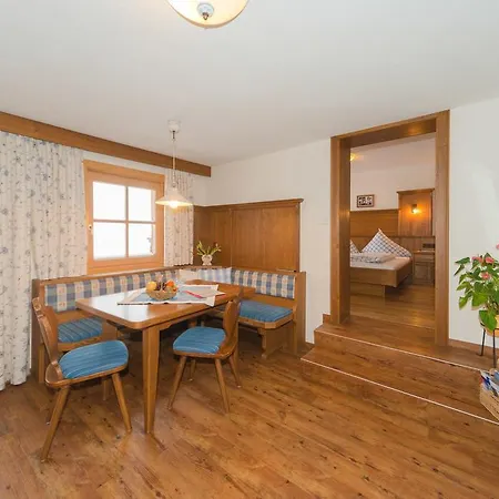 Gloesalm Apartament *